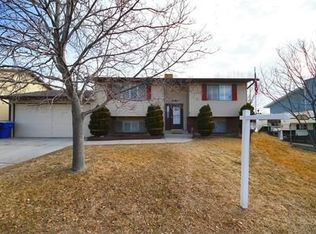 5989 S Country Hills Dr, Salt Lake City, UT 84129
