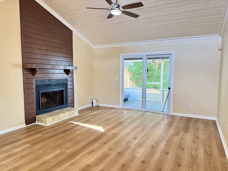 1561 Arcadia Dr — Photo 14