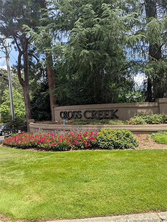 1 bed, 1.0 bath, 812 sqft, $1,550 — Photo 1