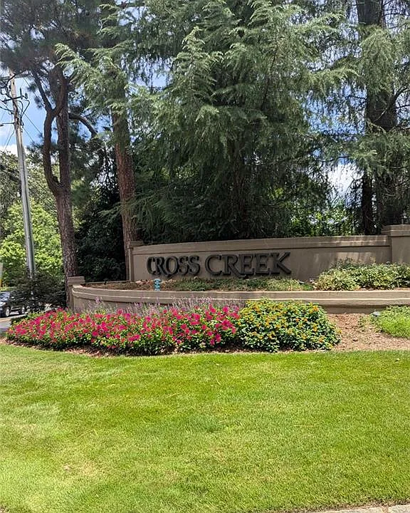 54 Monet Ct NW
