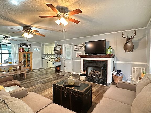 3rd image of 608 Winchester Dr