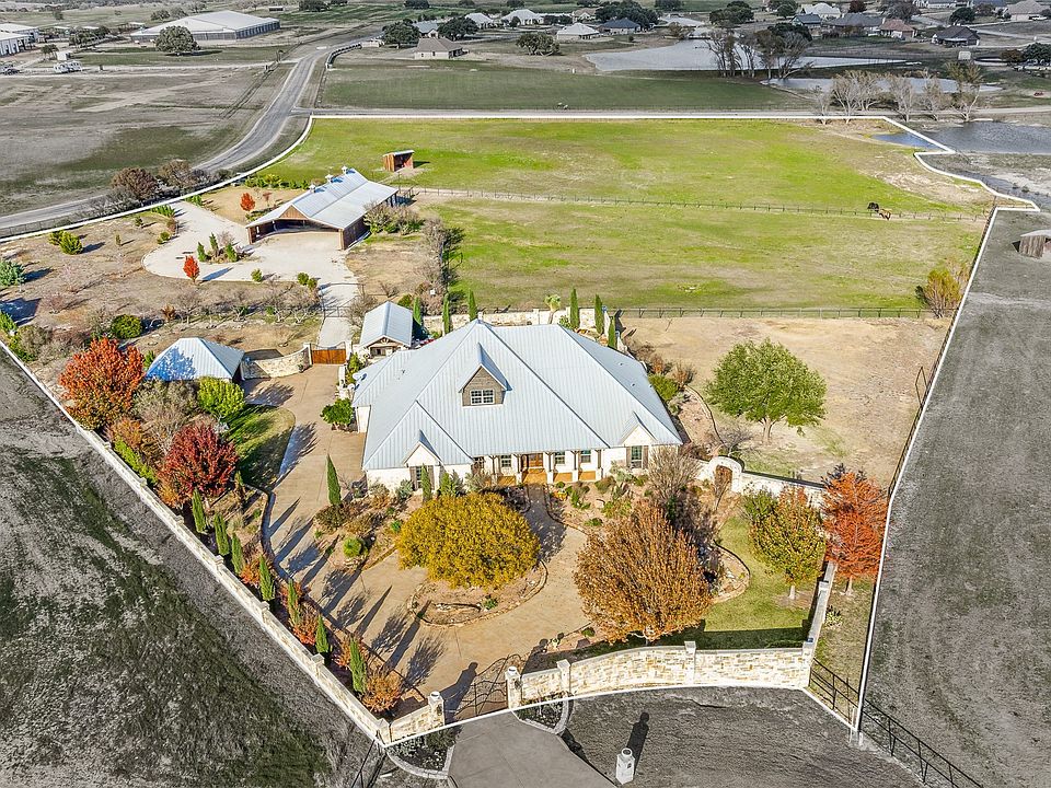 1st image of 121 Paintbrush Ct