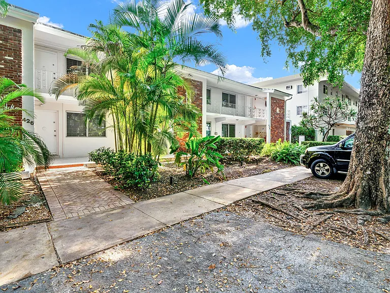 426 Santander Ave — Photo 12