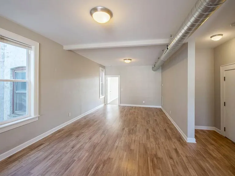 2507 S Howell Ave — Photo 6