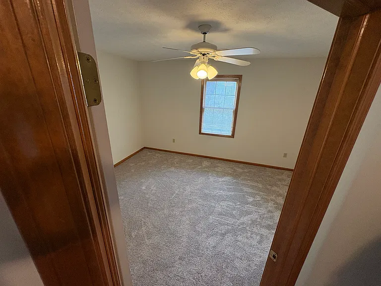 Bedroom (2nd floor)