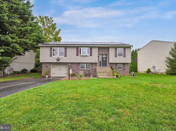 3009 Solar Dr, Dover, PA 17315