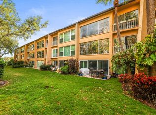 225 Country Club Dr APT D237, Largo, FL 33771