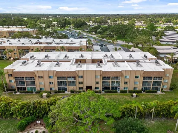 1540 Glen Oaks Dr E #B-231, Sarasota, FL 34232