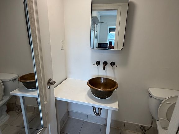 4th image of 83 Spadina Rd #404