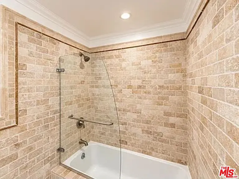 1028 12th St #8 — Photo 15