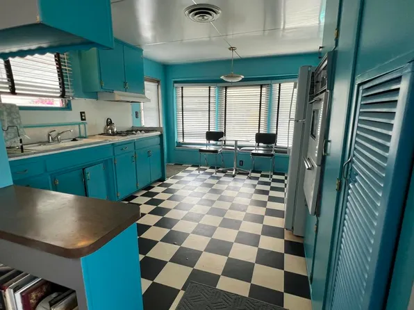 142 Laguna Dr, Palm Springs, CA 92264