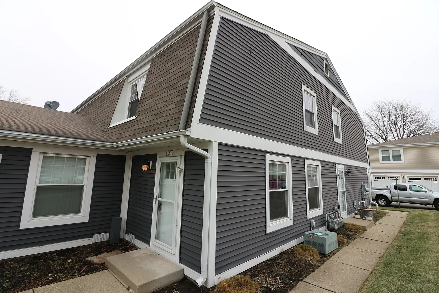 2 bed, 1.5 bath, 1012 sqft, $2,250 — Photo 1