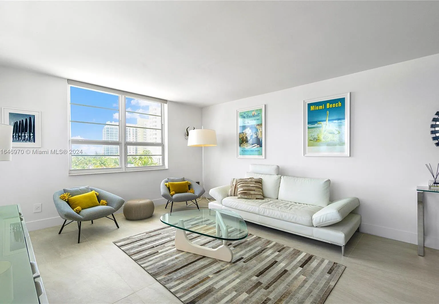 The Decoplage Condo — Photo 2