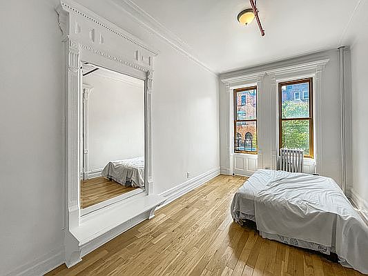 3rd image of 417 E 136th St Floor 2