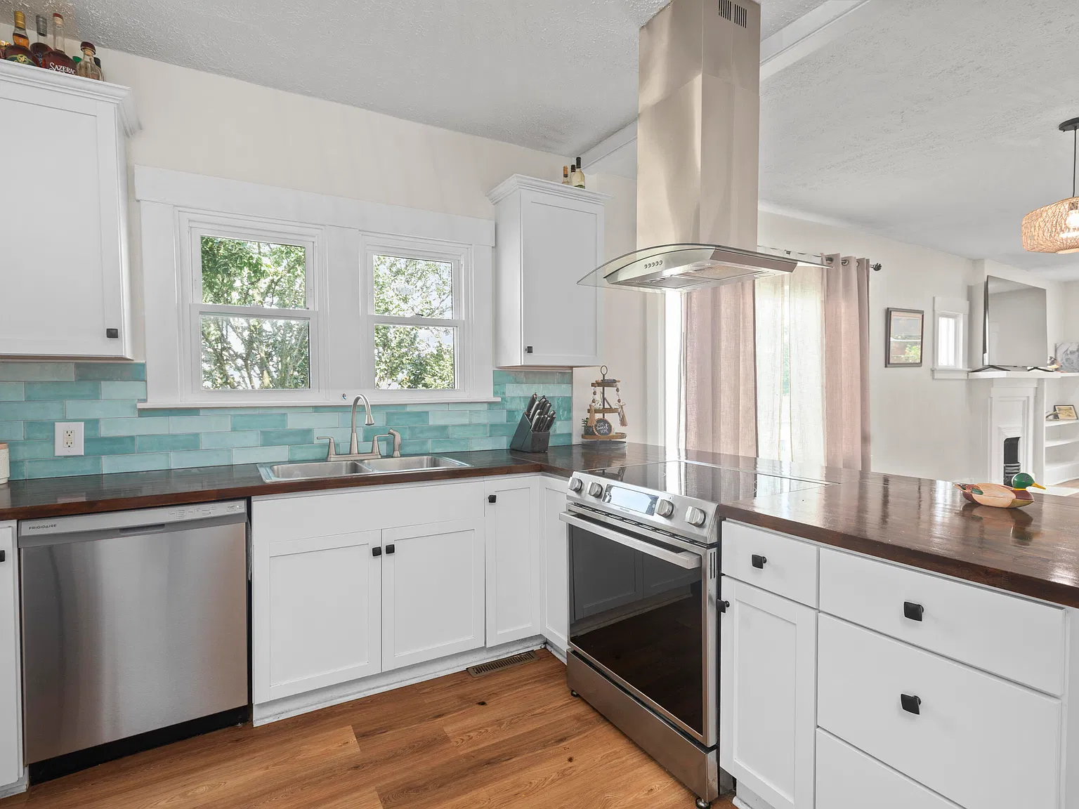 2 bed, 1.0 bath, 1154 sqft, $1,700 — Photo 3