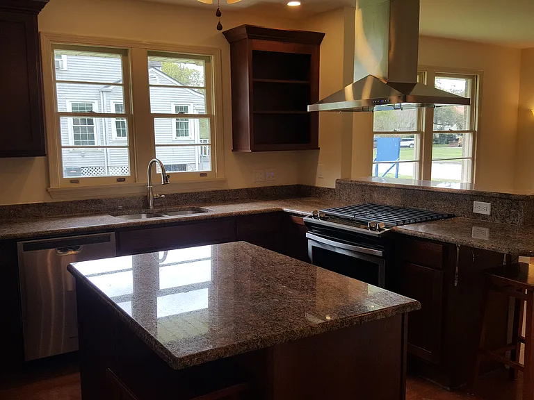 6021 Canal Blvd — Photo 9