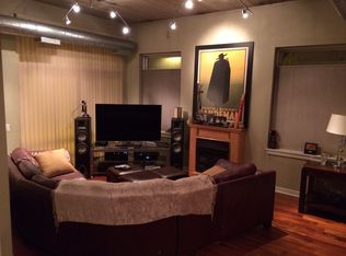 3260 N Clark St APT 201, Chicago, IL 60657