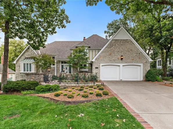 12323 Granada Ln, Leawood, KS 66209