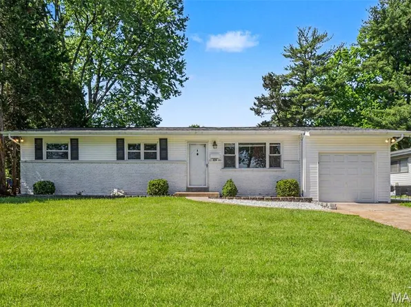 220 Francisca Dr, Florissant, MO 63031