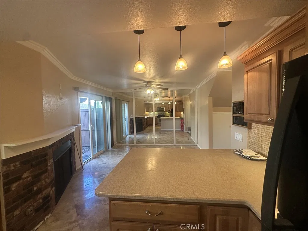 4 bed, 2.5 bath, 1691 sqft, $4,200 — Photo 2