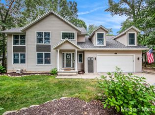 5796 Rollaway Dr NE, Comstock Park, MI 49321