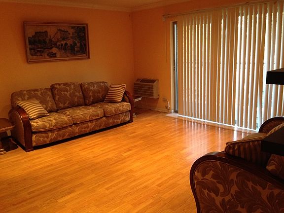 2nd image of 6800 N California Ave APT 4E