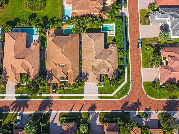 5th image of 6359 Bellamalfi Street