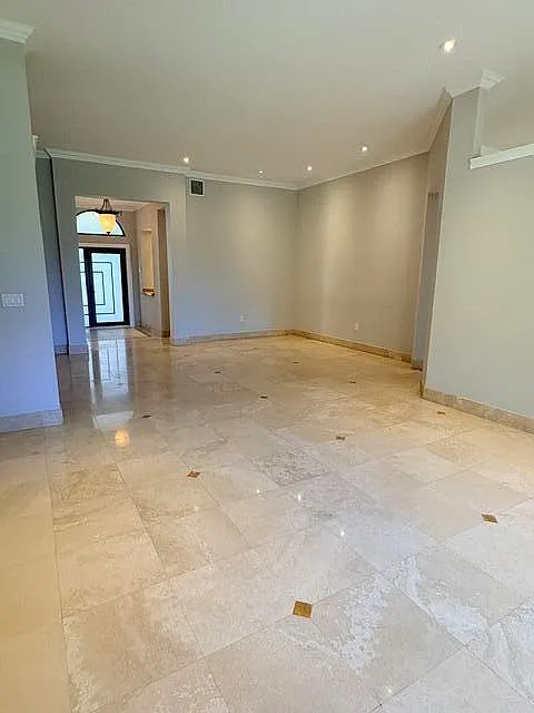 4 bed, 3.0 bath, 2410 sqft, $5,500 — Photo 3