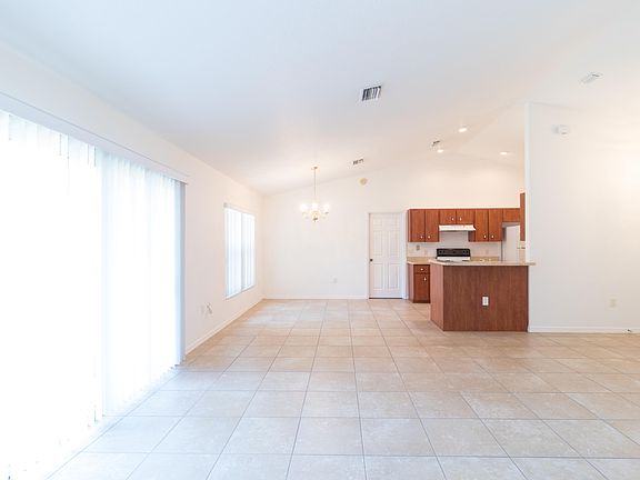 5th image of 765 Marion Oaks Trl