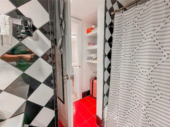 4705 NW 7th St #408-7, Miami, FL 33126