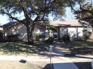 2938 Rolling Hills Dr, Carrollton, TX 75007