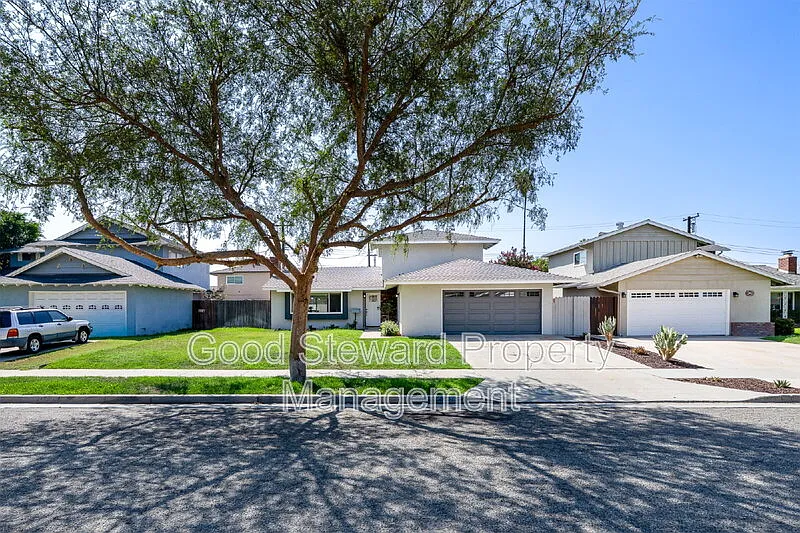 4 bed, 2.0 bath, 2008 sqft, $3,500 — Photo 2