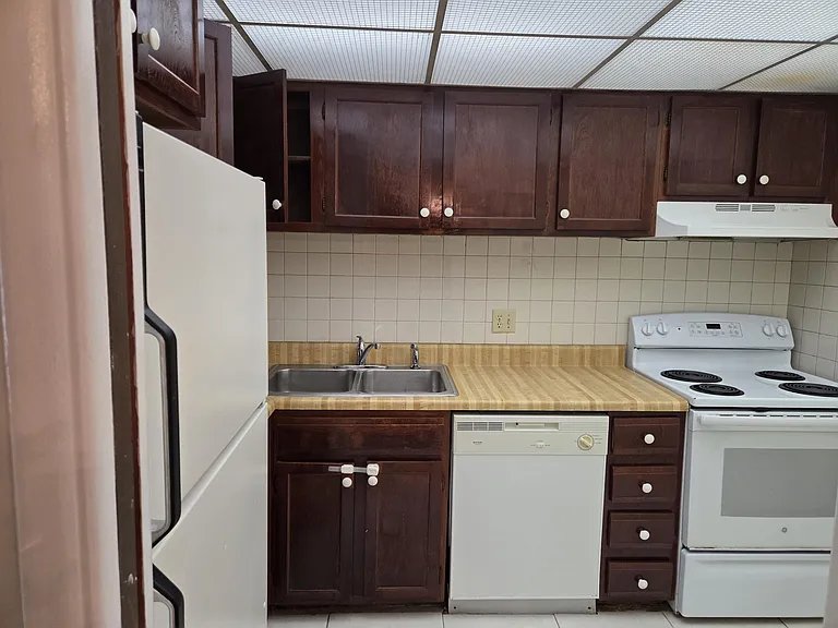 3750 Inverrary Dr #2C — Photo 8
