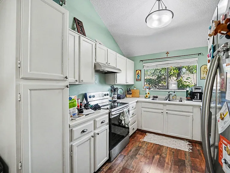 416 Wright St #304 — Photo 9