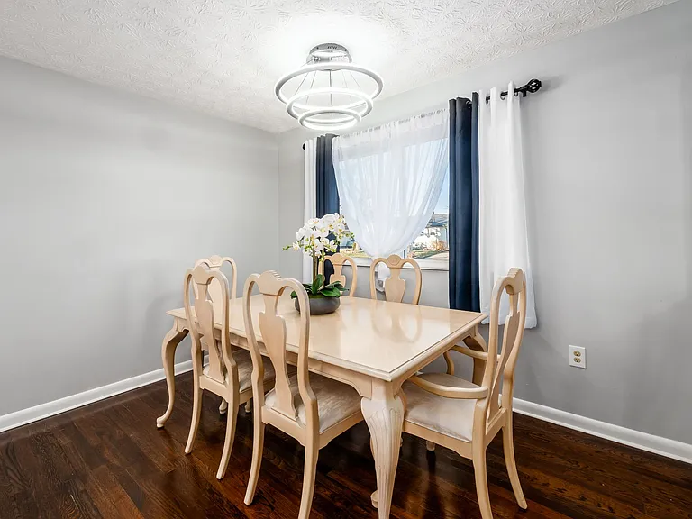 2545 Vanderberg Ave — Photo 10