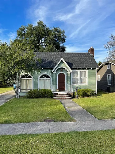 610 Avenue B Photo 1