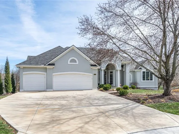 717 NE Silverleaf Pl, Lees Summit, MO 64064