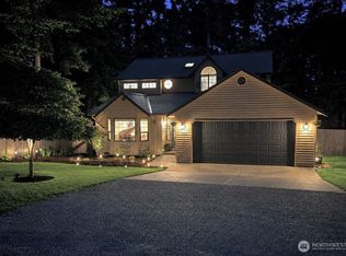 1353 Hawthorne St NE, Coupeville, WA 98239