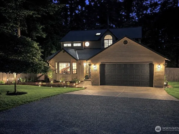 1353 Hawthorne Street NE, Coupeville, WA 98239