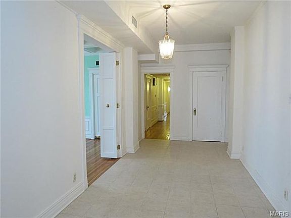 5th image of 4944 Lindell Blvd APT 5E