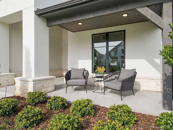2nd image of 12019 S Urbana Ave