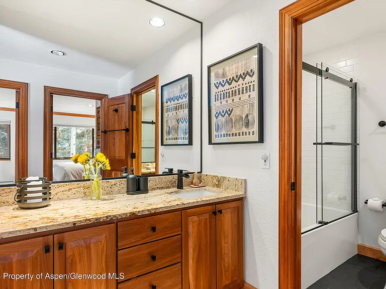 326 W Hopkins Ave — Photo 22