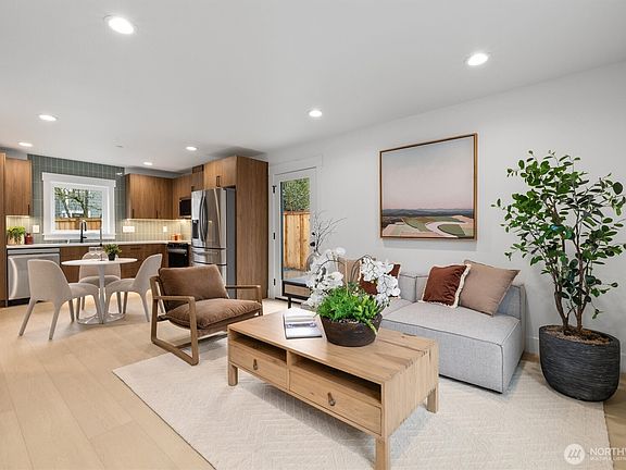 4th image of 12562 17th Avenue NE #B
