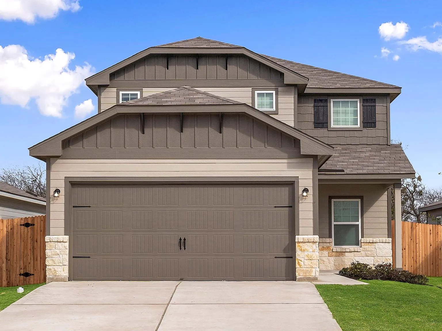 4 bed, 2.5 bath, 1924 sqft, $2,590 — Photo 1