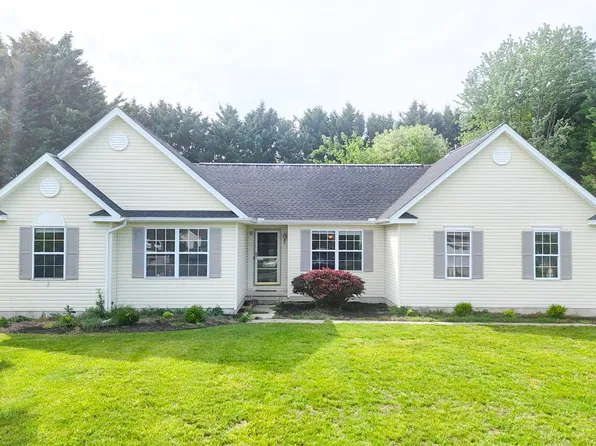 350 Hearthstone Ln, Felton, DE 19943