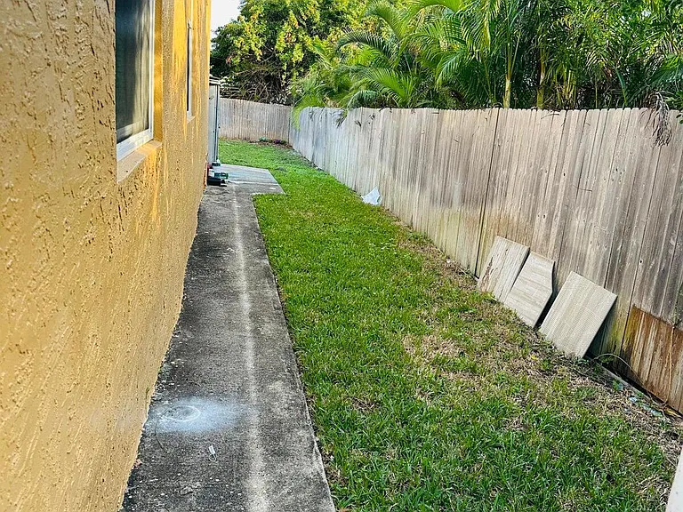 833 Briggs St — Photo 4