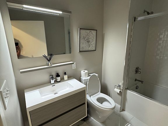 Private bathroom (exception for guests rarely)