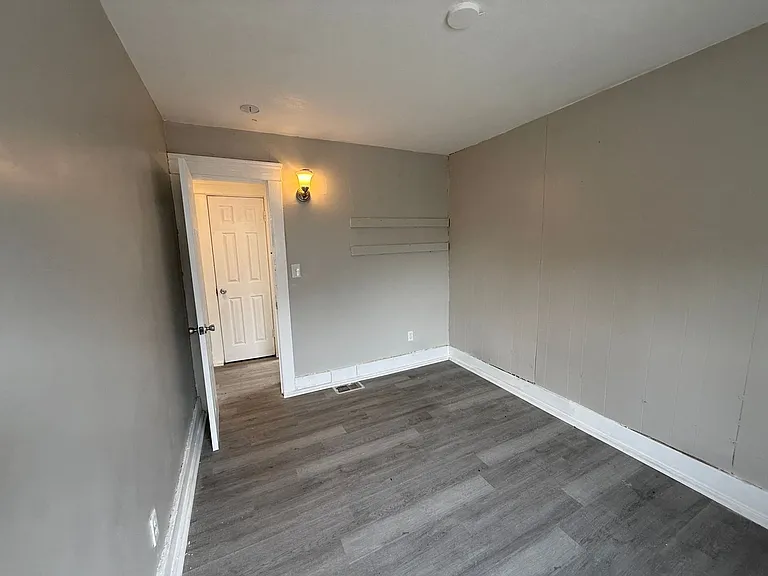 1421 Long Ave — Photo 20