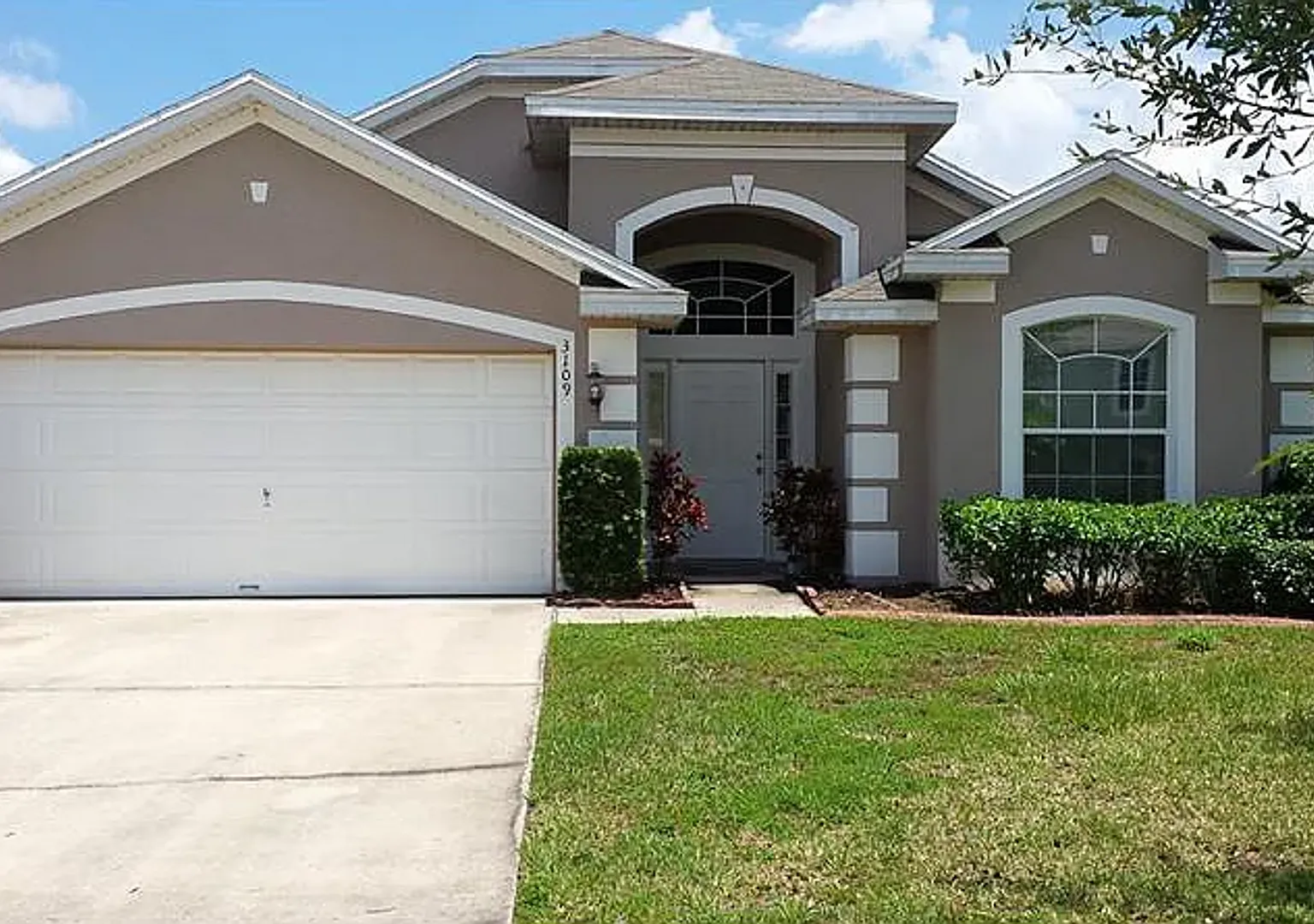Single family, 3 bedroom, 2 bath in Turnberry Subdivision — Photo 2