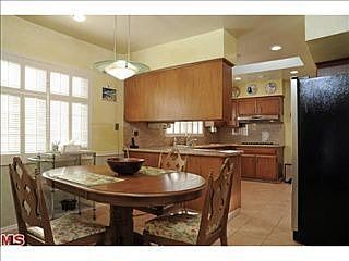 5th image of 2642 S Beverly Dr